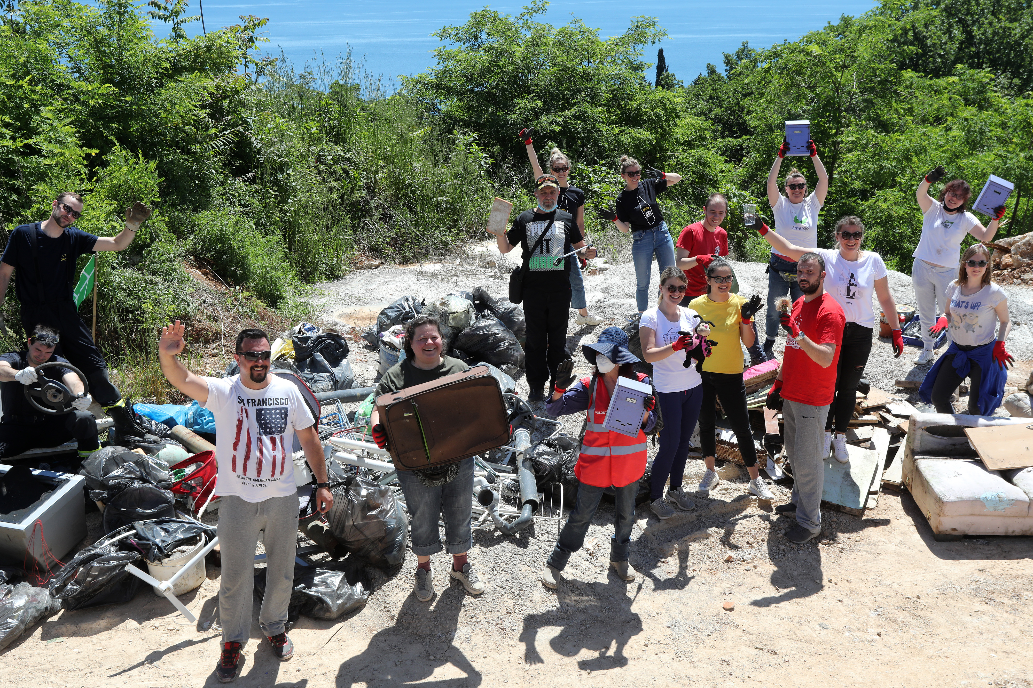 Brojni volonteri očistili dva divlja odlagališta otpada na Kosićevu
