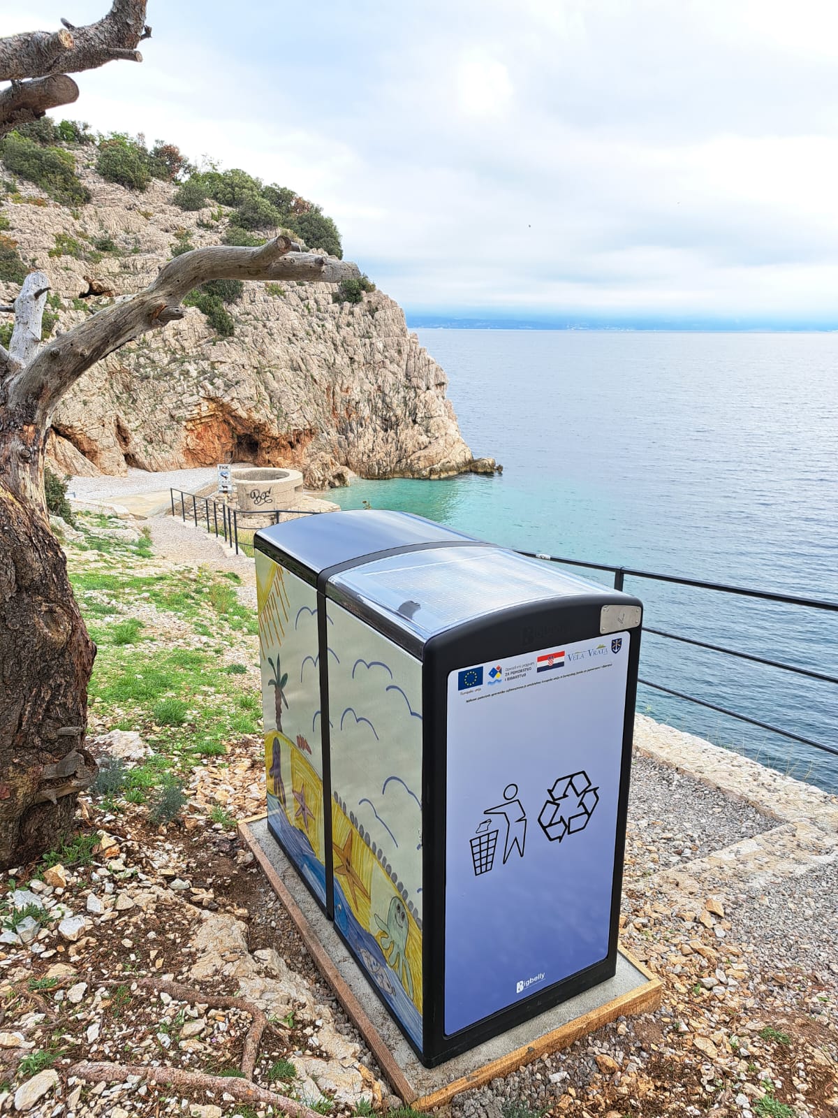 U sklopu projekta “Očuvanje i zaštita morskog okoliša općine Mošćenička Draga” (MOD) uz obalni prostor mošćeničkog kraja postavljeni “pametni” spremnici za otpad