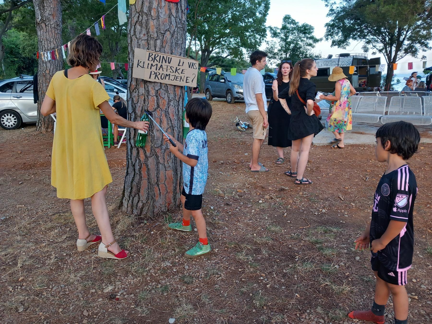 Postavili smo “zero waste” glasačke čikobernice na Preluku
