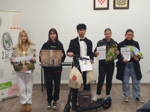 Nagrađeni opatijski mladi autori treće izložbe okolišnih angažiranih fotografija