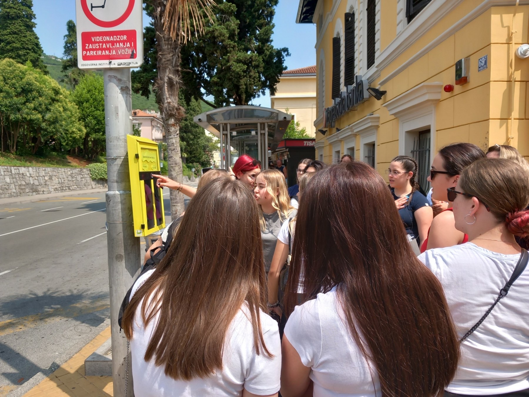 Opatija ima prvu Žmergovu ćikobernicu – inovativnu pepeljaru koja prikuplja opuške i mišljenja građana!