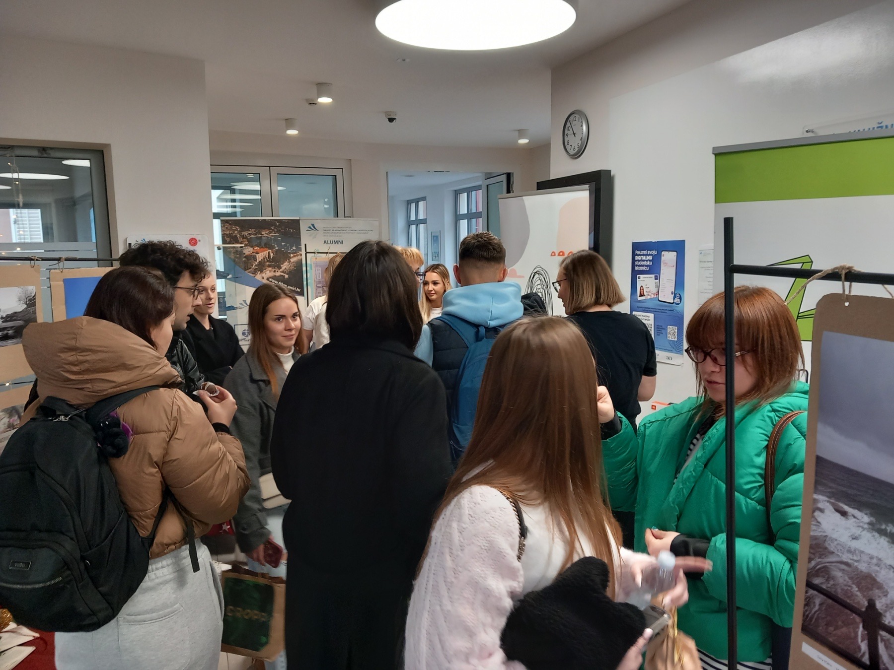 Glasovima 115 posjetitelja izložbe “Baci oko (objektiva) na okoliš!” odabrane najuspješnije fotografije studenata o klimatskim promjenama